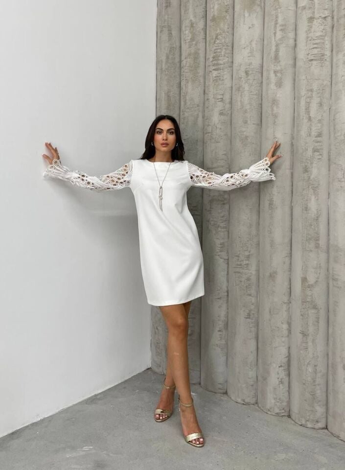 DANTEL KOLLU DÜZ ELBİSE