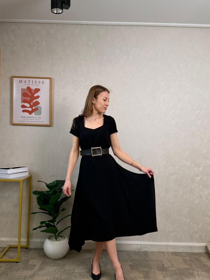 Kemer Detaylı Elbise